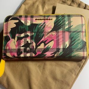 Burberry wallet NWT